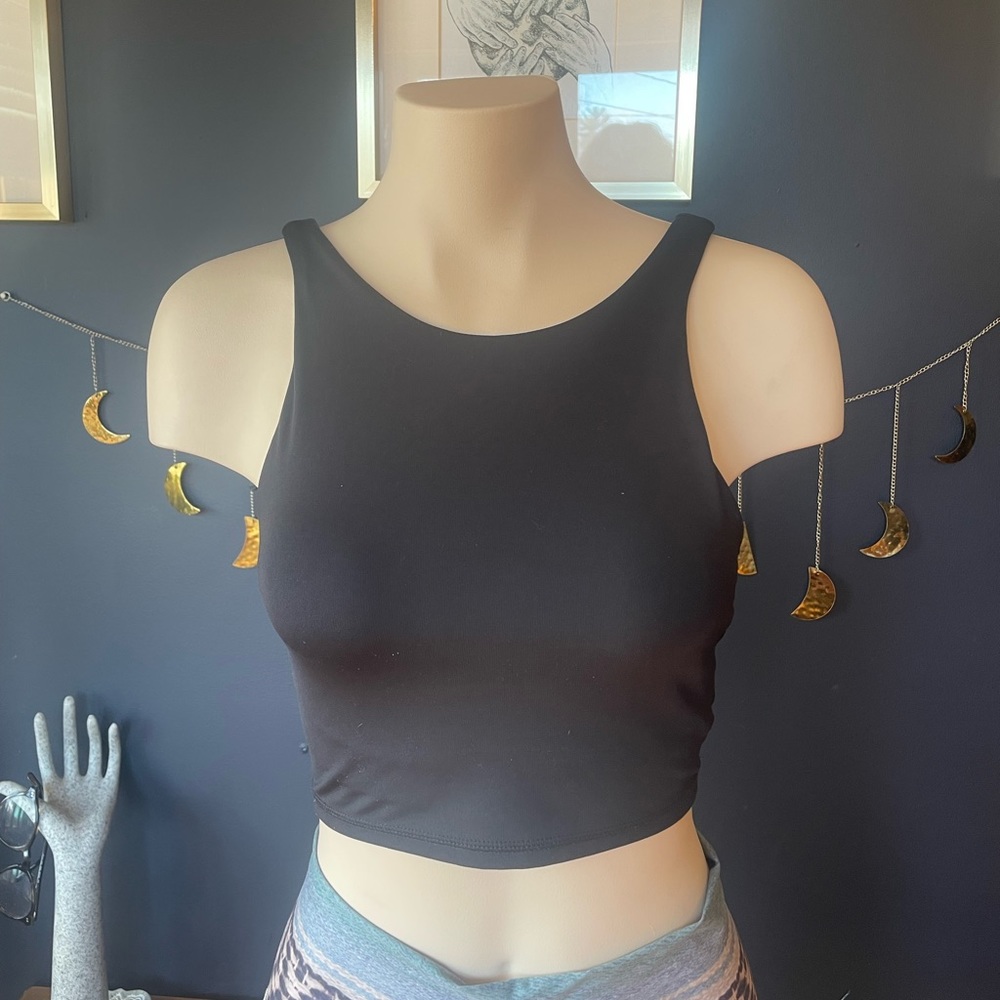 Black yoga top